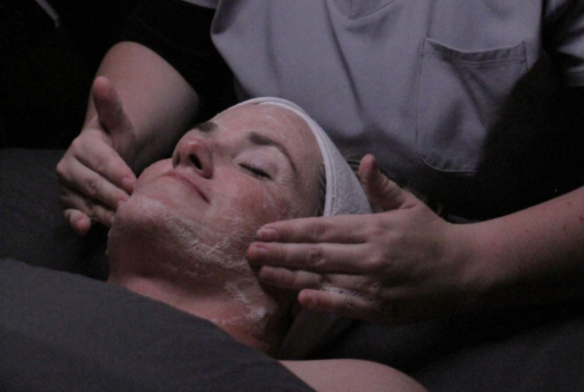 Click Big Deals - Experience Deep Hydration with a Radiant Facial from Mystique Edge! A $140 Value - ONLY $70!!