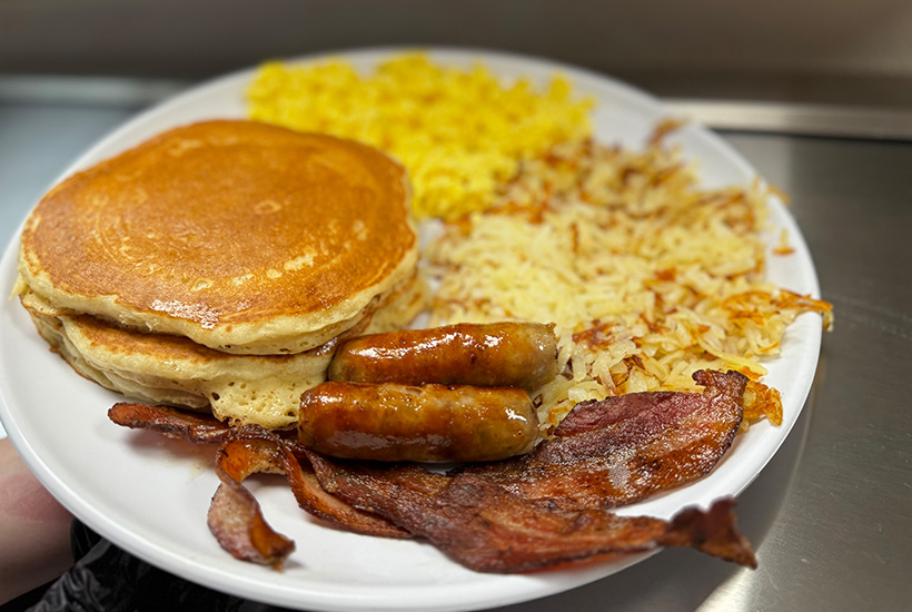 Click Big Deals - RISE and SHINE! It's BREAKFAST time at Beau's Cambell Street Diner! Get a $20 Voucher for ONLY 10 Bucks NOW!